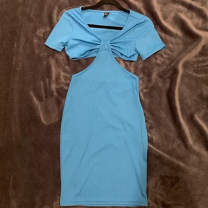 Klänning Shein - En super elegant, sexig klänning ifrån Shein. De står XS men skulle säga att de passar även för S och M! HALVA PRISET PÅ FRAKTEN 