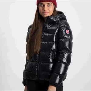 colmar jacka - Säljer nu min fina vinterjacka från colmar!  Köptes här på plick för någon månad sedan men anser att den inte sitter bra på mig💖 Jackan är jätte skön och varm!  Hör gärna av er om ni vill ha fler bilder 