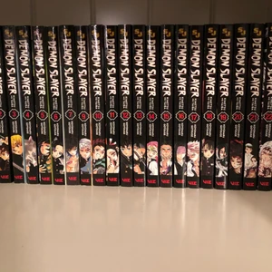 Demon Slayer manga! - Säljer min Demon Slayer samling, har alla volymer förutom volym 8, dom är på engelska! Alla är i bra skick och bara lästa en gång! Kan hämtas i Lule/Pite eller skickas med post men isf står köparen för frakt (vet inte vad frakten går på än) skriv gärna! 😁 tänker mig köp via swish! Säljer inte separata volymer! 