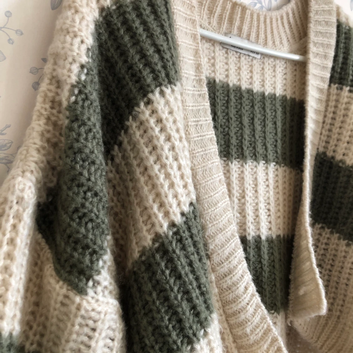 söt kroppad grön kofta - 90