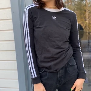 Adidas tröja  - Adidas tröja som tyvvär inte används  längre ! Kan möts upp eller frakta ❤️