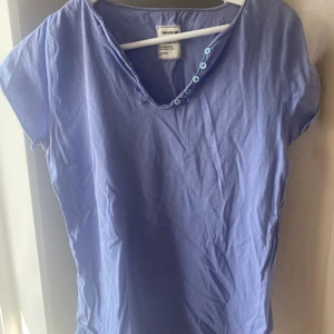 Zadig tshirt - Använd fåtal gånger, jätte skön kvalite, fin lila färg. Ganska simpel look 