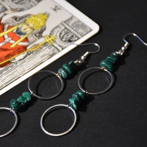 Örhängen malakit - Örhängen med äkta malakit och nickelfria krokar. 