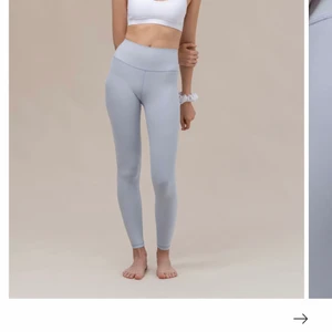 Ryvelle träningstights - Mina favorit träningstights som blivit för små😢Super fina och hur sköna som helst. Storlek Xs men skulle säga att dom passar även S. Nypris 900 kr. 