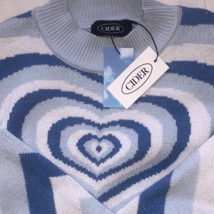 Sweatshirt  - Intressekoll/möjligen byte på min endast provade tröja från cider! Prislapp kvar men den tvättas självklart innan köp eller byte!                💙💙💙💙💙💙💙💙