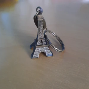 Nyckelknippa  - Brons Nyckelknippa i form av Eiffeltornet med "Paris" på