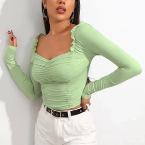 Grön långärmad topp 💚 - Jättesöt topp, bara testad och helt oanvänd 💚