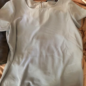 Ljusblå glittrig topp - Bra skick aldrig använd bara provad strl S