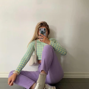 Blå-gultröja från Zara - Blå-gultröja från Zara, helt oanvänd med prislappen kvar. Storlek S. Orginalpris 199 men säljer min för halva priset. Frakten står köparen för och paket är spårbart.