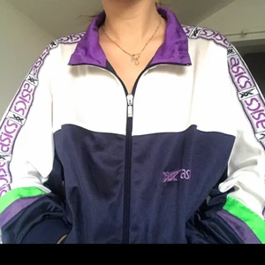 Vintage kofta  - Säljer denna vintage koftan pga använder aldrig mer. Bra skick. 