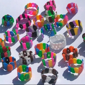 KONFETTI ring - Så fina ringar för bara 5 kr!!!                                 Välj färg själv!🥰🌈