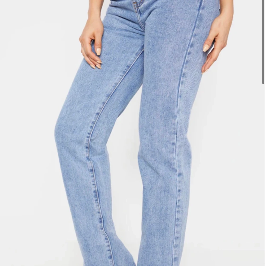 Split jeans från pretty little thing