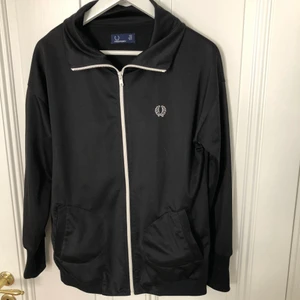 Fred Perry - Track från Fred Perry