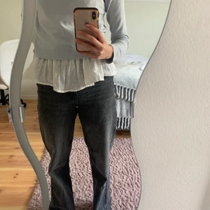 Svarta jeans - Säljer dessa stright full length jeans från zara för 190 +frakt, pris kan diskuteras 