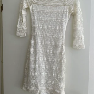 Studentklänning - En mycket vacker och elegant klänning. Perfekt användning till studenten!