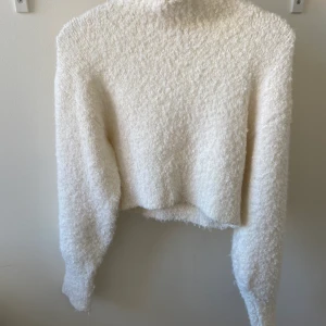 Monki sweatshirt, strl XXS/S - Mycket fin tröja från monki i storlek XXS men passar också S. Mycket fint skick, använd fåtal gånger ❤️