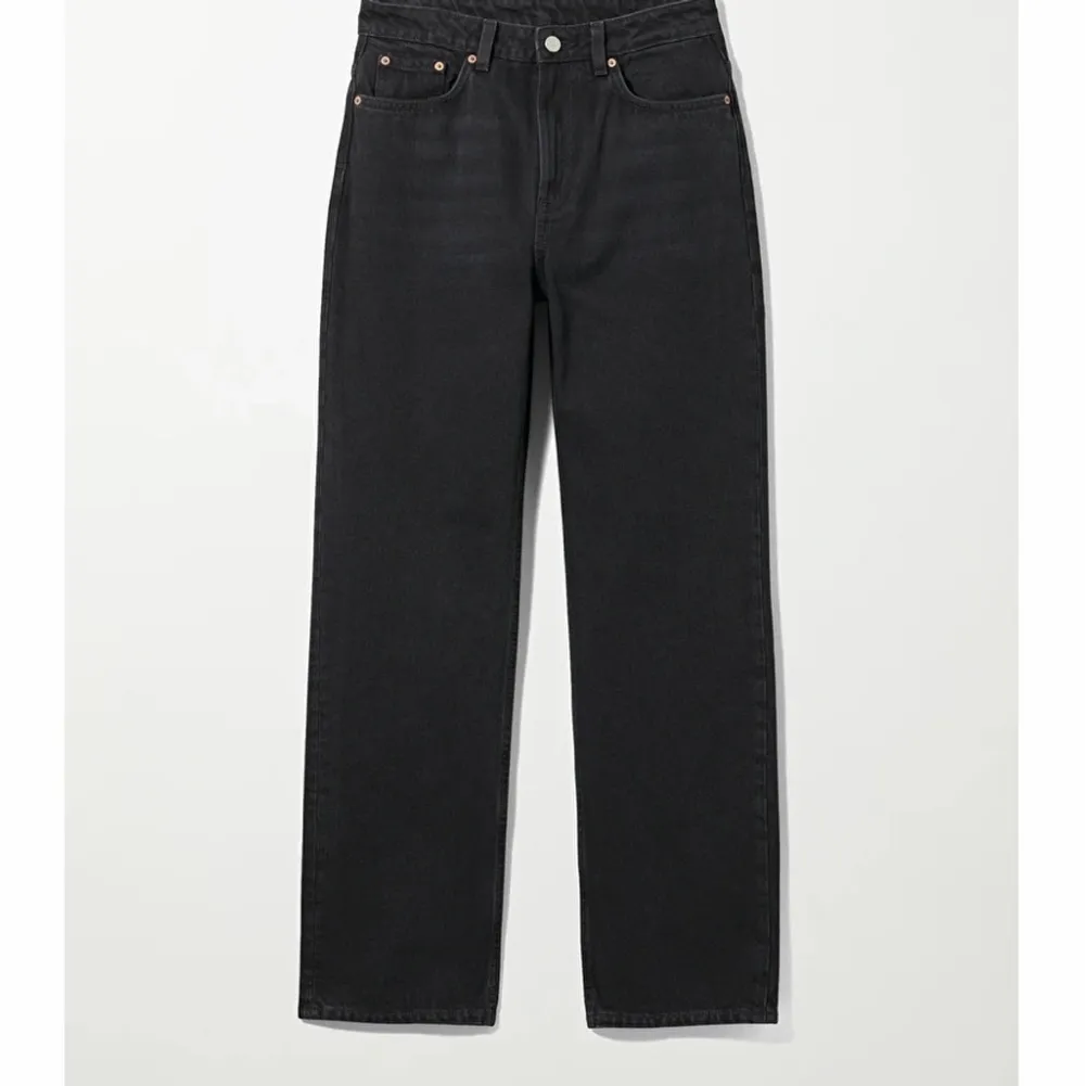 Slutsålda voyage jeans från weekday i storlek 24/32. I bra skick! Köparen betalar frakt🥰. Jeans & Byxor.