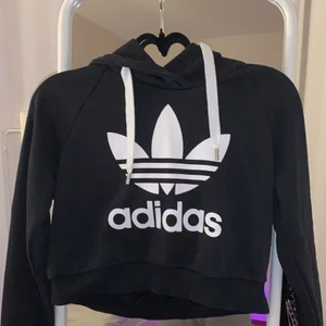 Adidas magtröja  - Adidas magtröja med luva använd ett fåtal gånger pris kan diskuteras:)