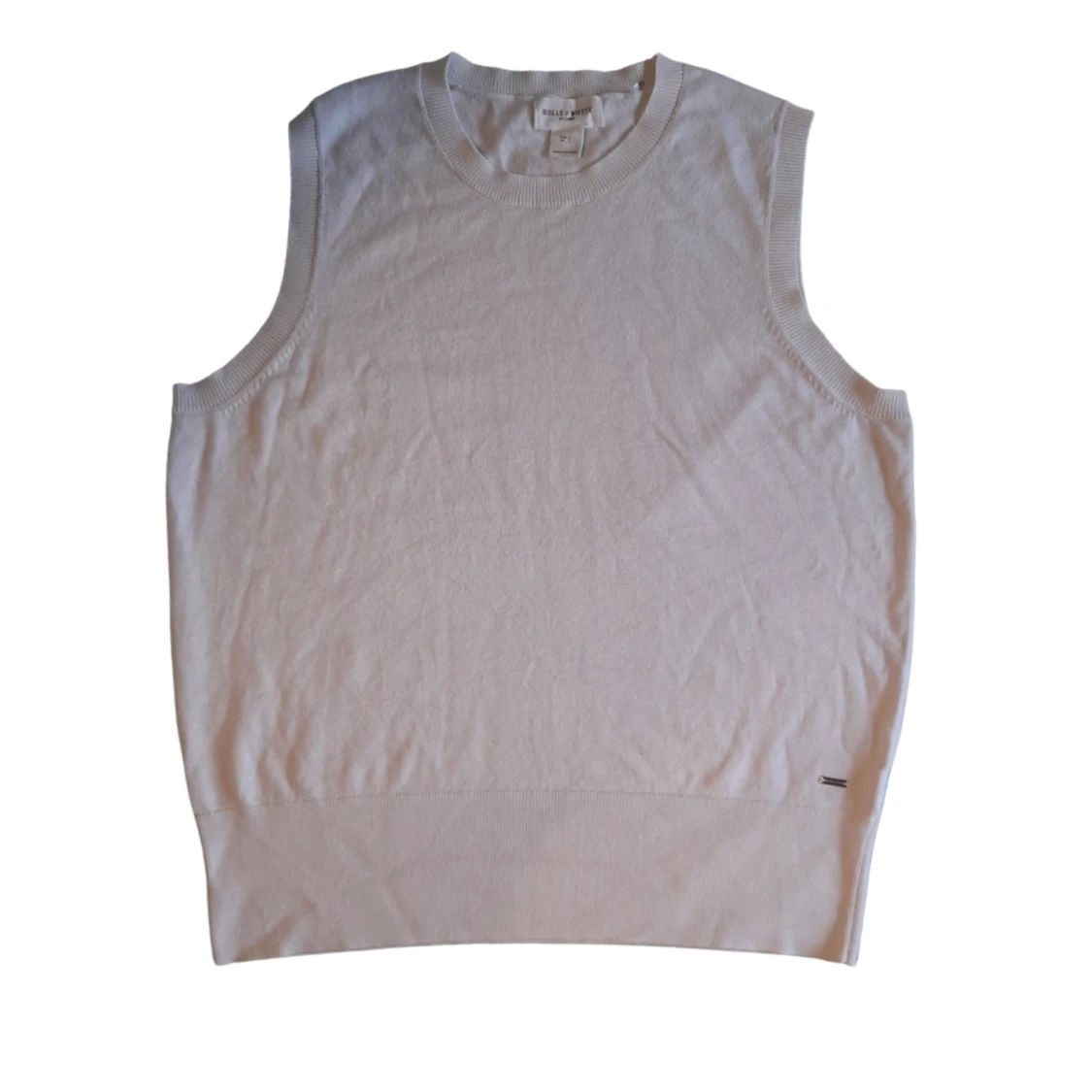 Somrig väst i en off white färg