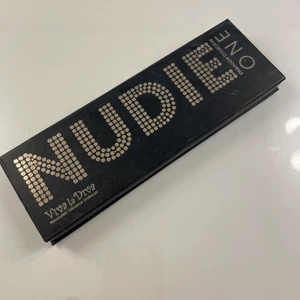 Viva la Diva palett - Jättefin ögonskuggspalett men får tyvärr ingen användning för den. Vill gärna bli av med den därav billigt pris, den rengörs såklart innan den skickas iväg💓