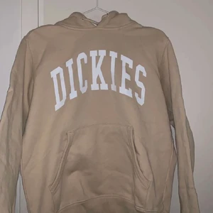 hoodie - dickies hoodie, nyligen köpt för 600kr men tyvärr inte kommit till användning 