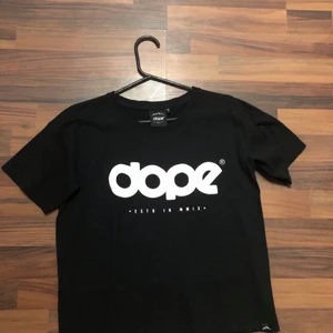 Dope t-shirt XS - T-shirt från dope. Storlek XS. I nyskick. SÅLD