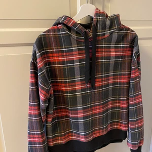 Fin hoddie  - Jättefin hoddie använd fåtal gånger 