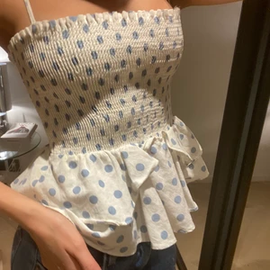 SÖT TOPP - Köparen slutade höra av sig så denna är till salu igen! Söt zaratopp som jag älskat men kommer tyvärr inte till användning längre! 