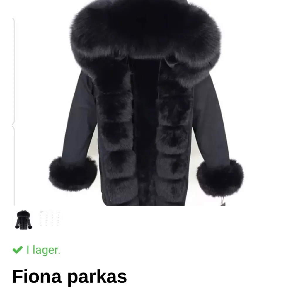 Hej jag säljer min Fiona parkas päls kappa som är i jätte fint skick använd endast 1 gång, köptes i december o bara hängt i garderoben! Köptes för 3800, fake päls. PRISET KAN DISKUTERAS!!. Jackor.