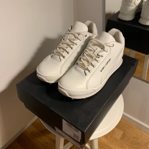 Saint laurent sneakers - Saint laurent sneakers, strl 41, nyskick, öppen för bud, pma vid frågor😊