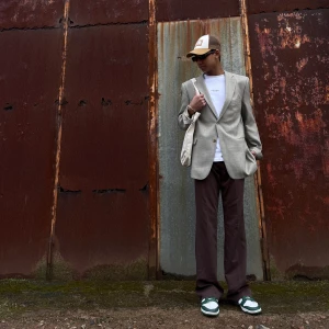 LILY OF THE VALLEY- BRUNA KOSTYMBYXOR  - Stiliga bruna kostymbyxor! 🤎