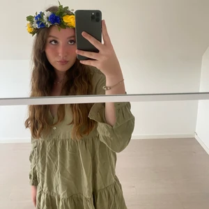 Klänning - Jag säljer min klänning från zara då den ej kommit till användning så mycket! Den har använts bara 1-2 gånger❤️