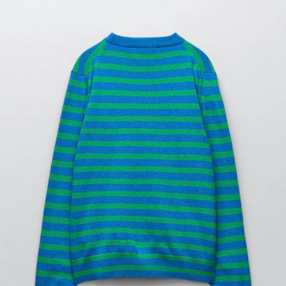 säljer denna tröja från zara FAST I ROSA kunde inte hitta en bild❤️ nästan aldrig använd. OBS, I ROSA. Stickat.