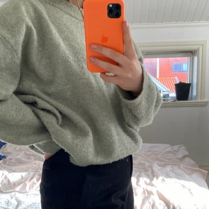 Grön stickad tröja - Fin grön stickad tröja. Lite nopprig men annars i fint sick. Säljer pga den är lite för stor. 💚