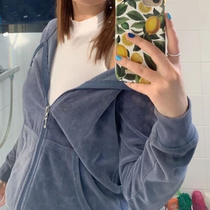 Hoodie - Säljer denna superfina blåa ziphoodien från Cubus!💙