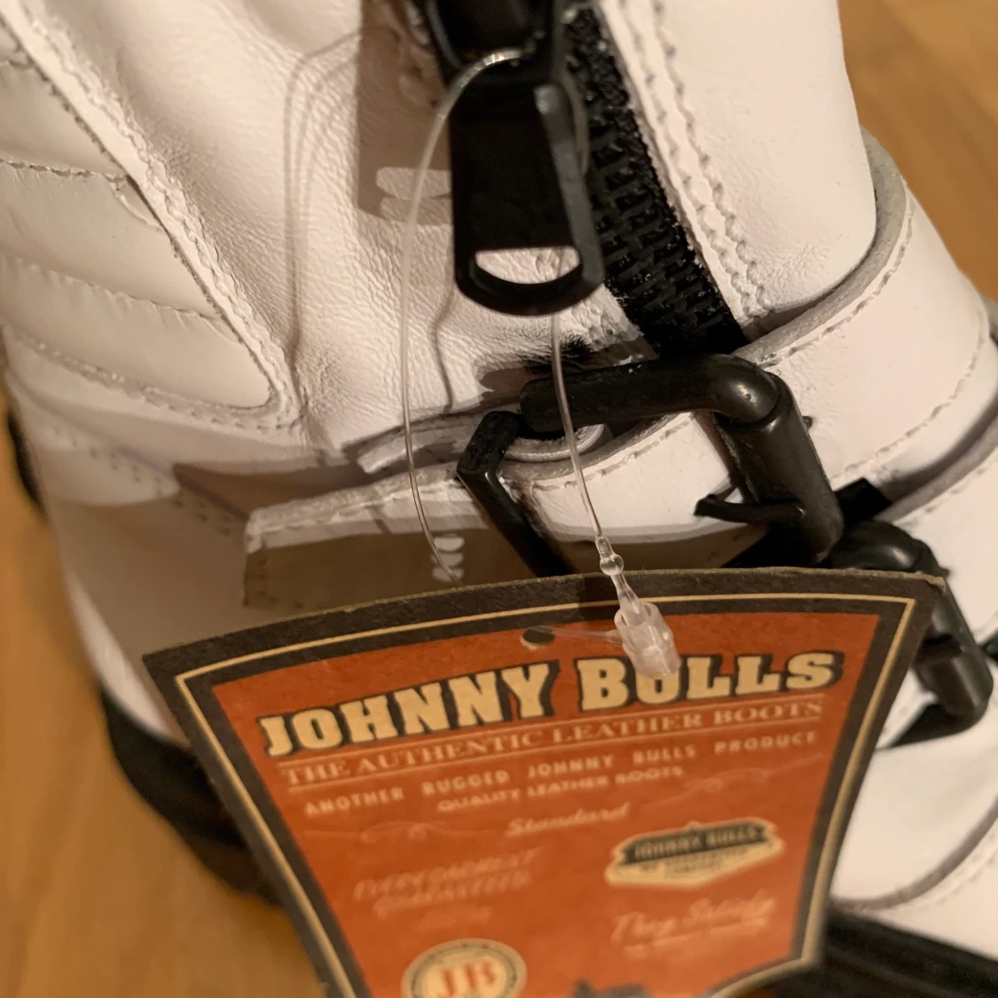 Vita Johnny Bulls ”low biker” oanvända - 91