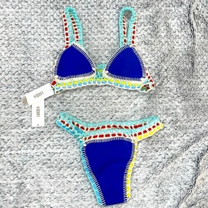 bikini👙 - världens sötaste bikini som aldrig är använd och passar perfekt till sommaren när man solar☀️vet inte om man kan bada med den men man kan i alla fall ha den när man solar🤩minns inte riktigt vad jag köpte den för men det var runt 300 och den är aldrig använd så säljer för 150❤️min är identisk som den på bilden💋