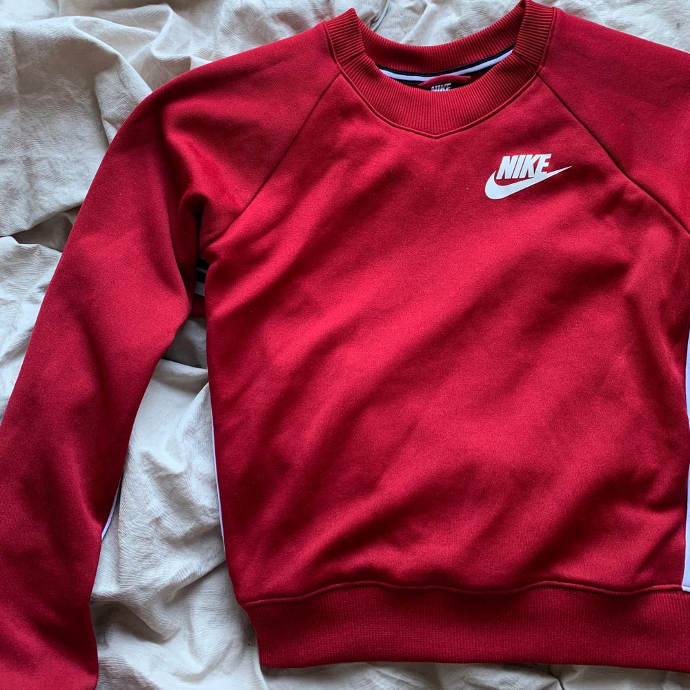 Röd niketröja - Nike | Plick Second Hand