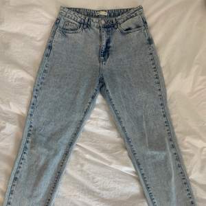 Jeans från GinaTricot, storlek 38, använda ca 2 gånger, säljer pågrund av fel storlek. 
