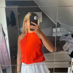 Halterneck topp - Jättefin orange färg!