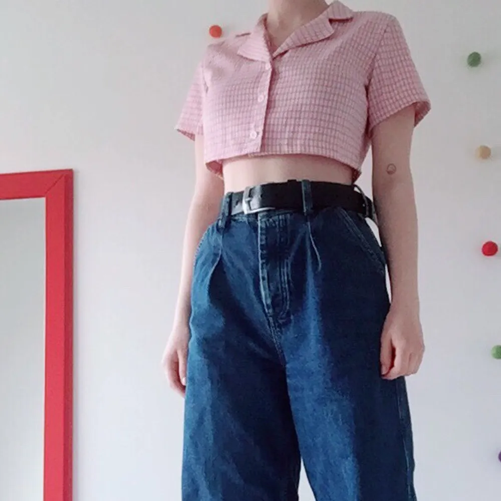 Rosa rutig crop top i S  köpt från shein  Frakt tillkommer  Betalning via swish. Toppar.