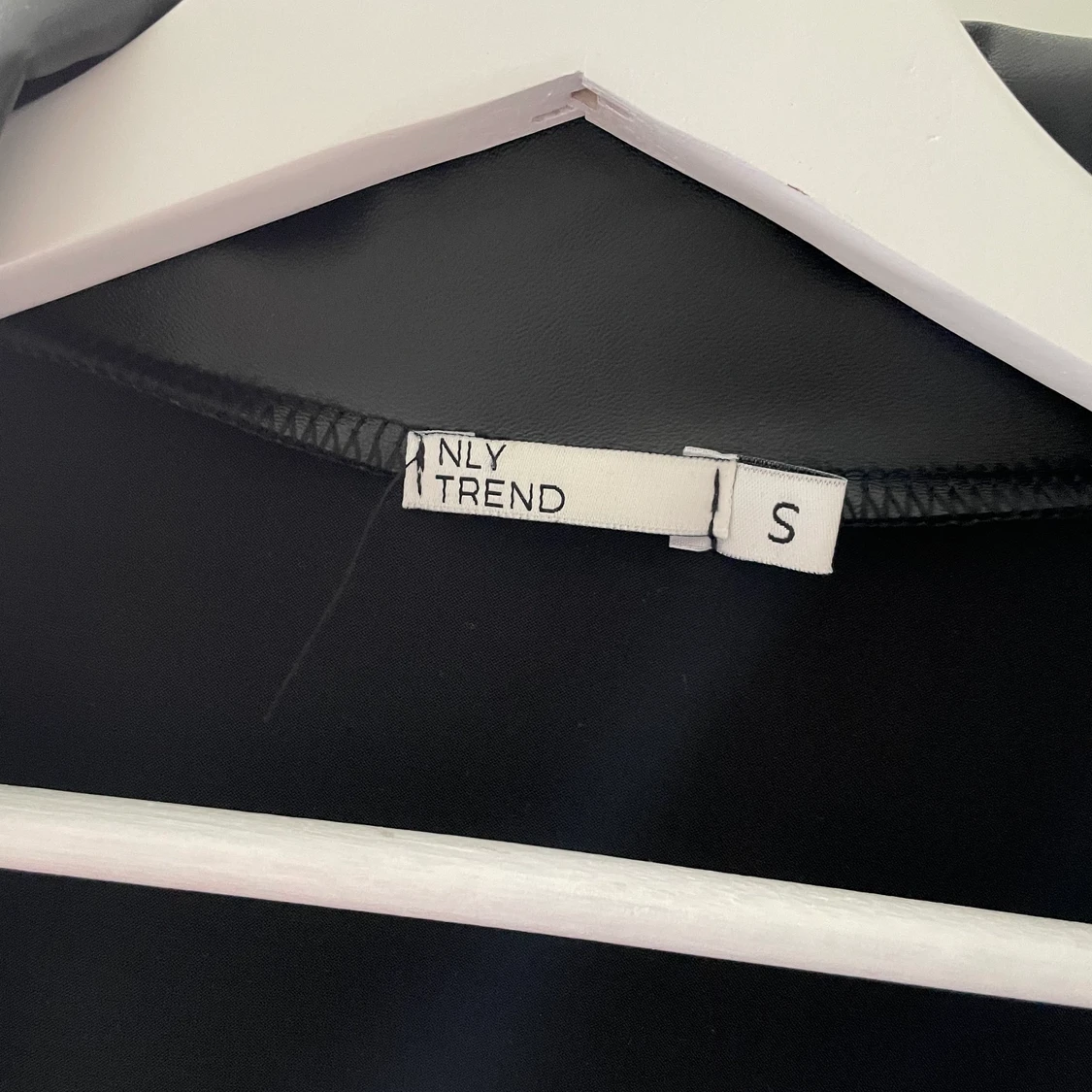 Blazer i skinnimmitation  - 91