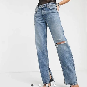 Söker bershka jeans - Söker dom här fina bershka jeansen i storlek 34! skriv privat om du säljer eller vet någon som säljer dom!💕