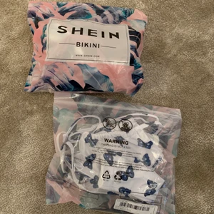 Bikini set - Säljer en helt oanvänd bikini från Shein. Säljer pga passade inte mig. Skulle säga att toppen är mer som en XS, men trosorna som en S. Annars jättefin verkligen och ser ut som på bilden!