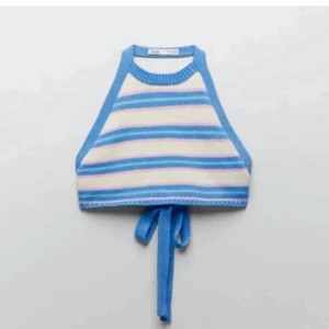 Virkad topp, Zara - Funderar på att sälja denna populära toppen ifrån Zara, använd en kväll. Knyts i ryggen så passar de flesta storlekarna. Så fin på sommaren då den är öppen i ryggen!!💕🙏🏼 Säljer endast vid bra bud