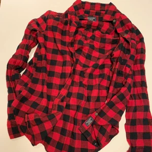 Flanellskjorta storlek S - Mycket fin flanellskjorta från abercrombie & fitch. Aldrig använd. 