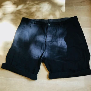 Shorts - Svarta shorts från H&M