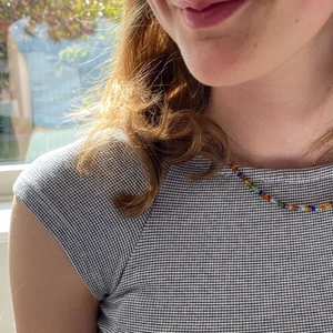 Croptop  - Söt randig croptop ifrån Zara🌈 Sparsamt använd och i barnstorlek 11-12 år vilket passar mig som brukar ha XS-S💟