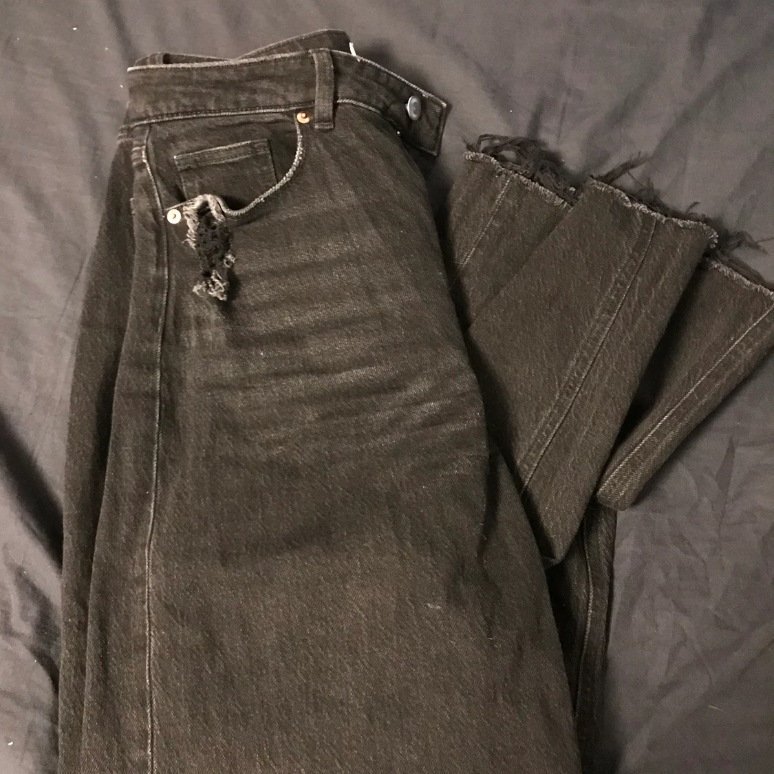 Svarta/gråa slitna jeans strl 38 - 91