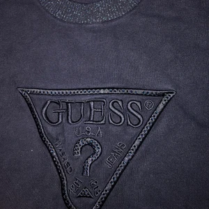 Guess t-shirt - Guess märke det är bra skick på t-shirten bara använt 2 gånger. Köpt från Johnells 
